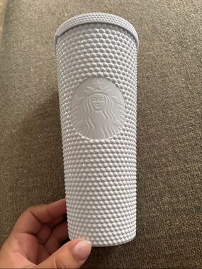 Starbucks Stud Tumbler in White chip on the lid, does not effect anything!